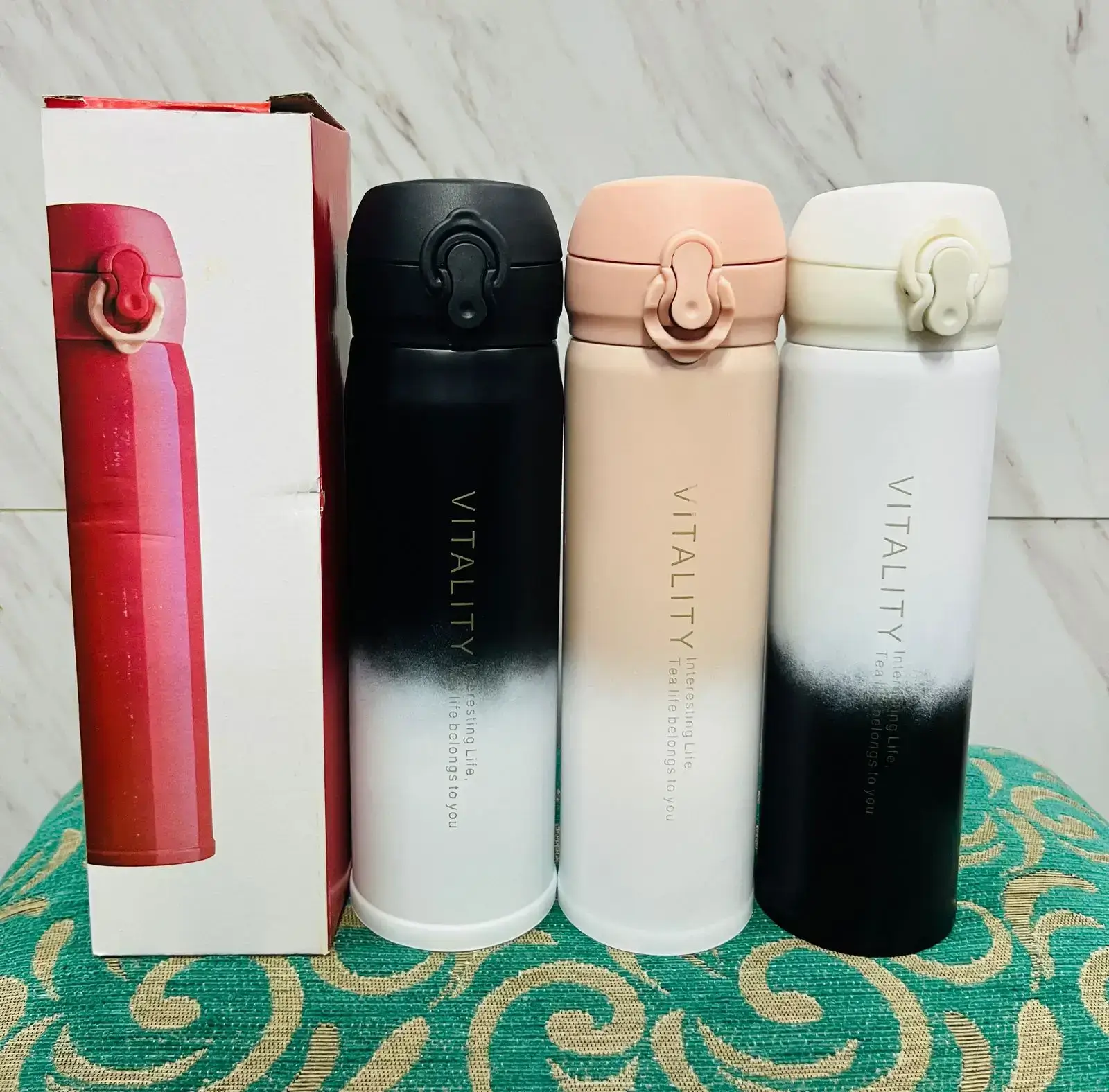 Multicolour Hot and Cold Vacuum Flip Lock Sipper Water Bottle 1pc Gift Set