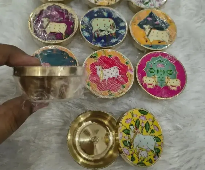 Pichwai Pure Brass 2.5 Inch Kumkum Dibbi 1Pc with Lid Gift Set1