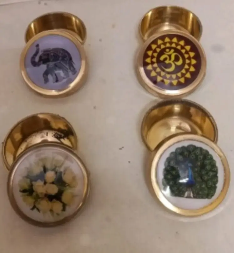 Pichwai Pure Brass 2.5 Inch Kumkum Dibbi 1Pc with Lid Gift Set1